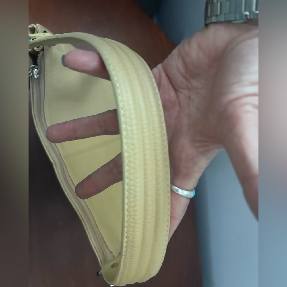 del rio made in Costa Rica pale yellow cowhide hand bag - Picture 8 of 16